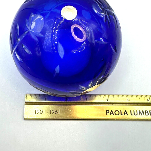Vintage Cobalt Blue Etched Floral Art Glass Round Paper Weight Made in Romania - Picture 4 of 9